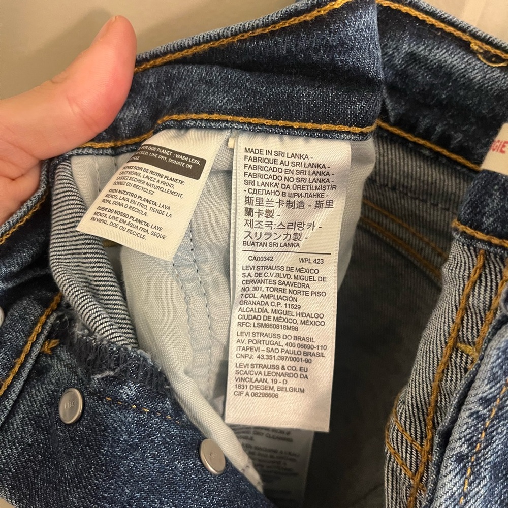 Levi's Blue Cropped Distressed Jeans - Picture 7 of 8